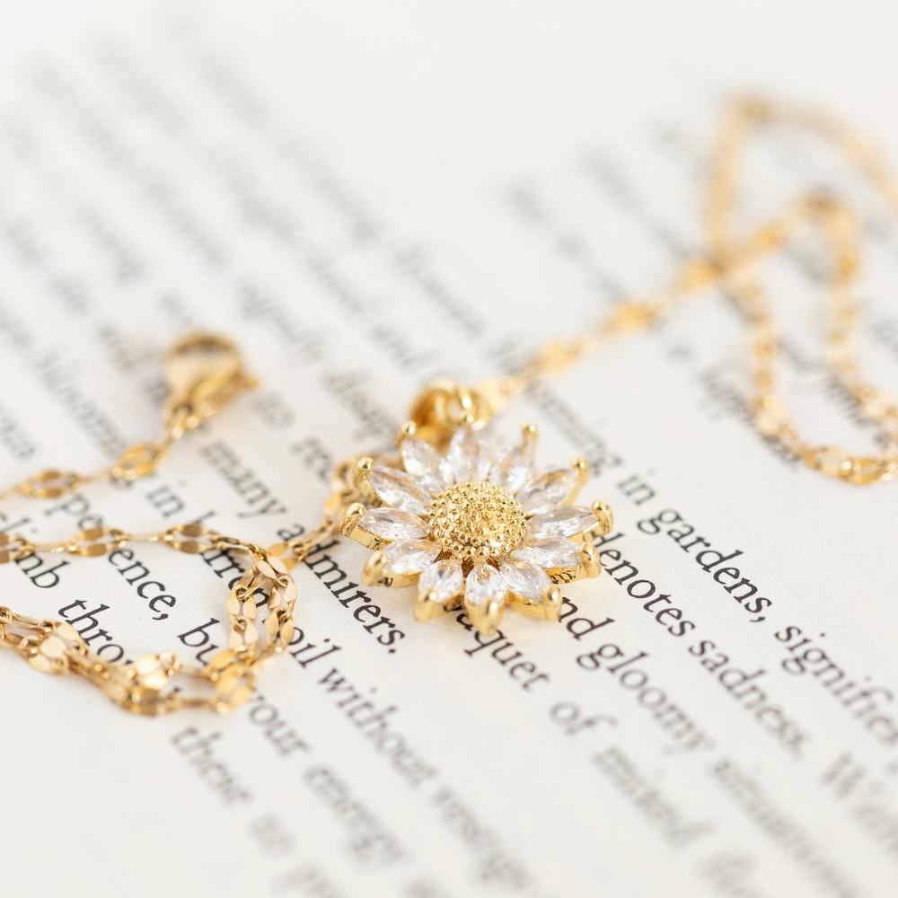Sunflower Necklace - Only 1 left! - Picture 4 of 9